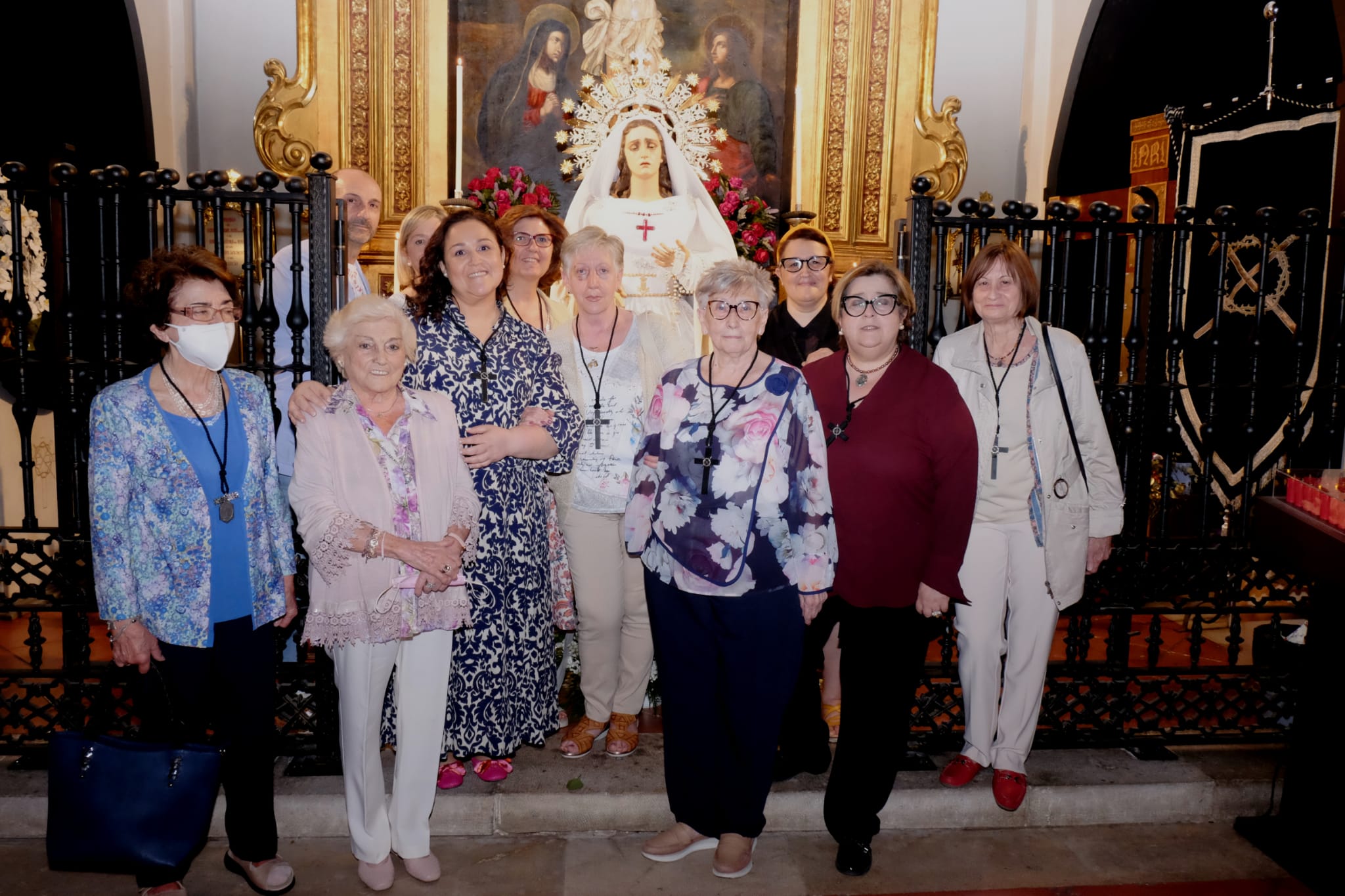 Parte del Grupo de Hermanas Camareras de Nuestra Señora del Rosario en sus Misterios Dolorosos.